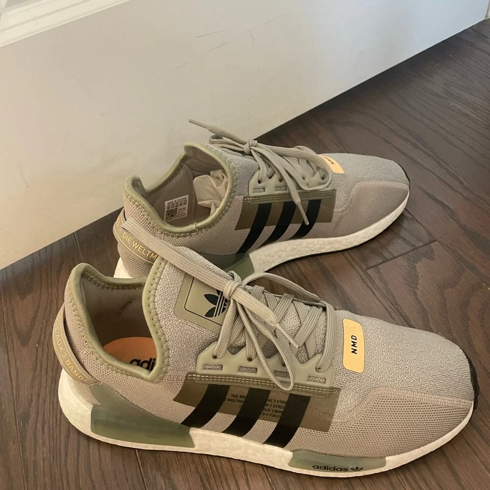 ADIDAS NMD_R1 V2 SHOES SIZE 12
